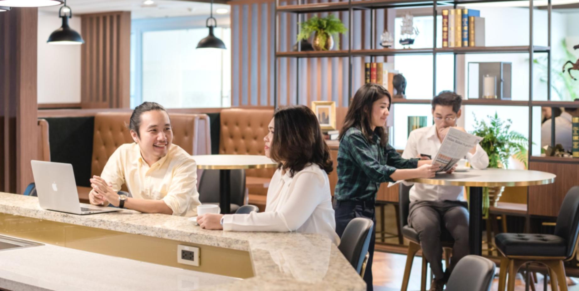 Participants collaborating on e-commerce SEO strategies